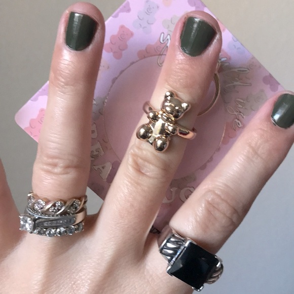 Gold gummy bear BFF rings - Picture 3 of 6